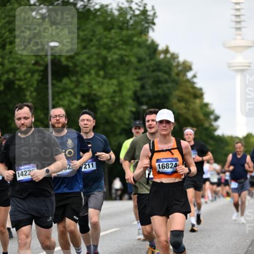 29.06.2025 - hella hamburg halbmarathon Dr. Thomas Lammeyer http://msf.ph/oto/8152820 29.06.2025 10:07:28 Kennedybrücke 1114, 1135, 1138, 1482, 1702, 1885, 2594, 2619, 2759, 2782, 2810, 3001, 3572, 3630, 4066, 4511, 4613, 4665, 6217, 6391, 7210, 7211, 7290, 7935, 8614, 9439, 9453, 9554, 10824 meine-sportfotos.de