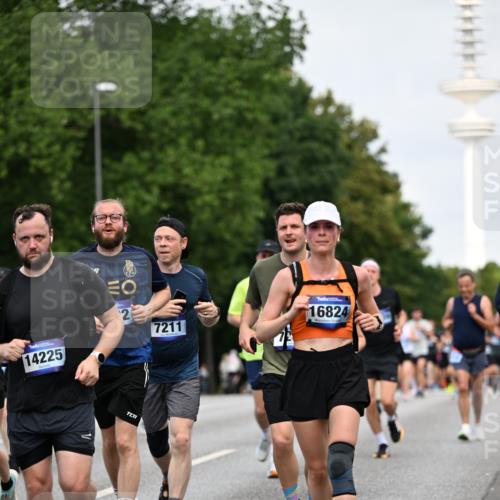 29.06.2025 - hella hamburg halbmarathon Dr. Thomas Lammeyer http://msf.ph/oto/8152825 29.06.2025 10:07:28 Kennedybrücke 1114, 1135, 1138, 1482, 1702, 1885, 2594, 2619, 2759, 2782, 2810, 3001, 3572, 3630, 4066, 4511, 4613, 4665, 6217, 6391, 7210, 7211, 7290, 7935, 8614, 9439, 9453, 9554, 10824 meine-sportfotos.de