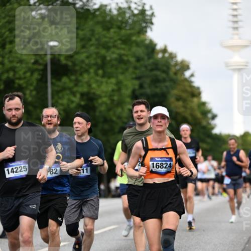 29.06.2025 - hella hamburg halbmarathon Dr. Thomas Lammeyer http://msf.ph/oto/8152831 29.06.2025 10:07:28 Kennedybrücke 1114, 1135, 1138, 1482, 1702, 1885, 2594, 2619, 2759, 2782, 2810, 3001, 3572, 3630, 4066, 4511, 4613, 4665, 6217, 6391, 7210, 7211, 7290, 7935, 8614, 9439, 9453, 9554, 10824 meine-sportfotos.de