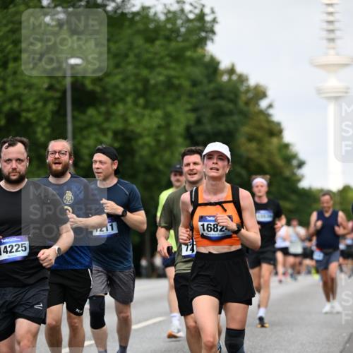 29.06.2025 - hella hamburg halbmarathon Dr. Thomas Lammeyer http://msf.ph/oto/8152835 29.06.2025 10:07:28 Kennedybrücke 1114, 1135, 1138, 1482, 1702, 1885, 2594, 2619, 2759, 2782, 2810, 3001, 3572, 3630, 4066, 4511, 4613, 4665, 6217, 6391, 7210, 7211, 7290, 7935, 8614, 9439, 9453, 9554, 10824 meine-sportfotos.de