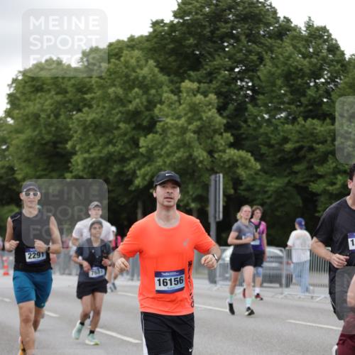 29.06.2025 - hella hamburg halbmarathon Jannik Wohlers http://msf.ph/oto/8152836 29.06.2025 10:52:39 Lombardsbrücke 2291, 2701, 2988, 3787, 4626, 4729, 6135, 6521, 7681, 7737, 9545, 10055, 10417, 10568, 10661, 11520, 11524, 11919, 12127, 12128, 13489, 13916, 13917, 14765, 14807, 14977, 14979, 16137, 16156, 16961, 18988 meine-sportfotos.de