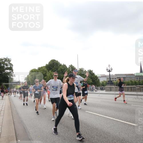 29.06.2025 - hella hamburg halbmarathon Jannik Wohlers http://msf.ph/oto/8152843 29.06.2025 10:44:17 Lombardsbrücke 2674, 3506, 4215, 4968, 5355, 5649, 6002, 7216, 8582, 9084, 9085, 9331, 9333, 9397, 9536, 10006, 10416, 11272, 12318, 12409, 13262, 13288, 14325, 14350, 14681, 14971, 15809, 16101, 16232, 16494, 16577, 17372, 18454, 18459, 19133 meine-sportfotos.de