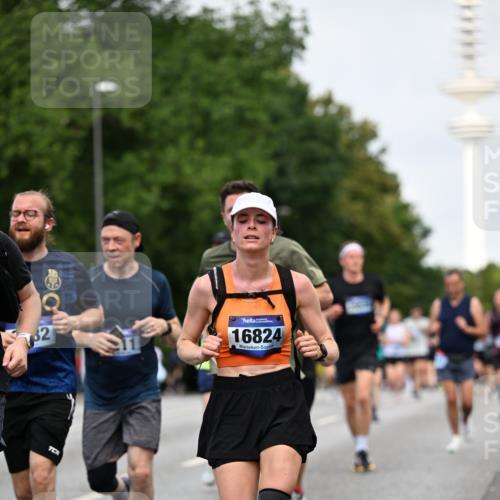 29.06.2025 - hella hamburg halbmarathon Dr. Thomas Lammeyer http://msf.ph/oto/8152865 29.06.2025 10:07:29 Kennedybrücke 1114, 1135, 1138, 1482, 1702, 1885, 2594, 2619, 2759, 2782, 2810, 3001, 3572, 3630, 4066, 4511, 4613, 6217, 6391, 7210, 7211, 7290, 7935, 8614, 9439, 9453, 9554, 10824 meine-sportfotos.de