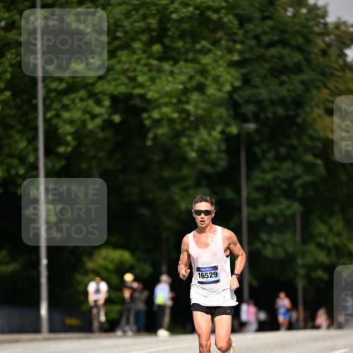 29.06.2025 - hella hamburg halbmarathon Dr. Thomas Lammeyer http://msf.ph/oto/8152870 29.06.2025 09:41:56 Kennedybrücke  meine-sportfotos.de