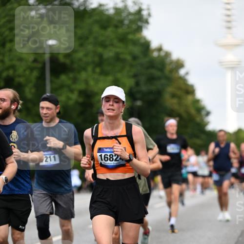 29.06.2025 - hella hamburg halbmarathon Dr. Thomas Lammeyer http://msf.ph/oto/8152874 29.06.2025 10:07:29 Kennedybrücke 1114, 1135, 1138, 1482, 1702, 1885, 2594, 2619, 2759, 2782, 2810, 3001, 3572, 3630, 4066, 4511, 4613, 6217, 6391, 7210, 7211, 7290, 7935, 8614, 9439, 9453, 9554, 10824 meine-sportfotos.de
