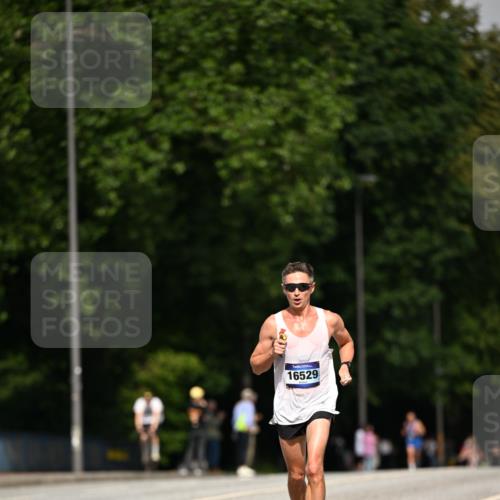29.06.2025 - hella hamburg halbmarathon Dr. Thomas Lammeyer http://msf.ph/oto/8152880 29.06.2025 09:41:57 Kennedybrücke  meine-sportfotos.de