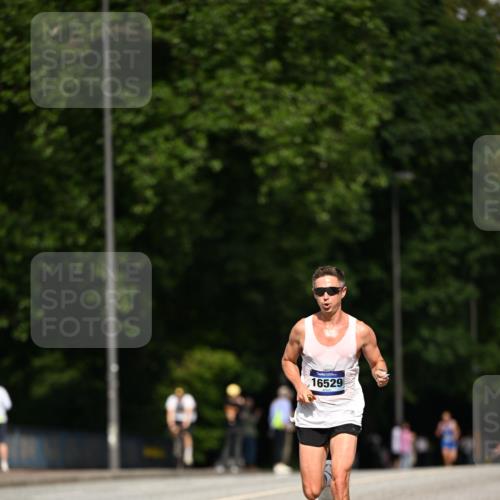 29.06.2025 - hella hamburg halbmarathon Dr. Thomas Lammeyer http://msf.ph/oto/8152885 29.06.2025 09:41:57 Kennedybrücke  meine-sportfotos.de