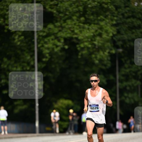 29.06.2025 - hella hamburg halbmarathon Dr. Thomas Lammeyer http://msf.ph/oto/8152888 29.06.2025 09:41:57 Kennedybrücke  meine-sportfotos.de