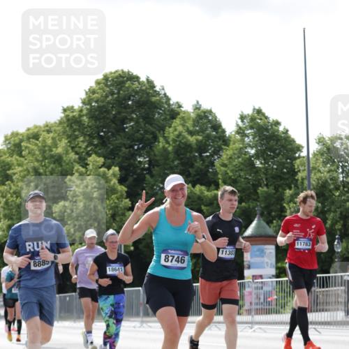 29.06.2025 - hella hamburg halbmarathon Jannik Wohlers http://msf.ph/oto/8152890 29.06.2025 10:15:30 Lombardsbrücke 1156, 1651, 2076, 2436, 3167, 4007, 4828, 5423, 7897, 7941, 7942, 8554, 8746, 8885, 9192, 9675, 9784, 10608, 11113, 11303, 11478, 11774, 11783, 11818, 12427, 12469, 12628, 13179, 13818, 13951, 14423, 14543, 14550, 14559, 15570, 15710, 15889, 15988, 16020, 16348, 16606, 16923, 17350, 17692, 18641, 18957, 19030 meine-sportfotos.de