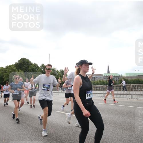 29.06.2025 - hella hamburg halbmarathon Jannik Wohlers http://msf.ph/oto/8152891 29.06.2025 10:44:17 Lombardsbrücke 2674, 3506, 4215, 4968, 5355, 5649, 6002, 7216, 8582, 9084, 9085, 9331, 9333, 9397, 9536, 10006, 10416, 11272, 12318, 12409, 13262, 13288, 14325, 14350, 14681, 14971, 15809, 16101, 16232, 16494, 16577, 17372, 18454, 18459, 19133 meine-sportfotos.de