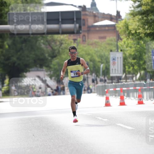 29.06.2025 - hella hamburg halbmarathon Jannik Wohlers http://msf.ph/oto/8152895 29.06.2025 09:32:10 Lombardsbrücke 14, 17, 21 meine-sportfotos.de