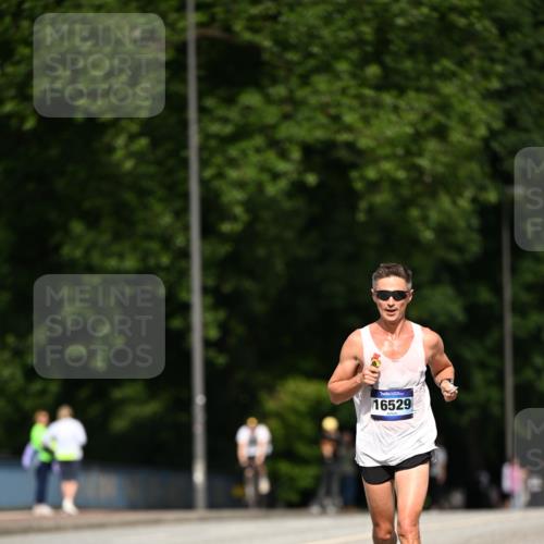 29.06.2025 - hella hamburg halbmarathon Dr. Thomas Lammeyer http://msf.ph/oto/8152903 29.06.2025 09:41:57 Kennedybrücke  meine-sportfotos.de