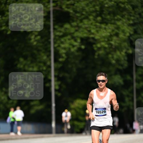 29.06.2025 - hella hamburg halbmarathon Dr. Thomas Lammeyer http://msf.ph/oto/8152909 29.06.2025 09:41:57 Kennedybrücke  meine-sportfotos.de