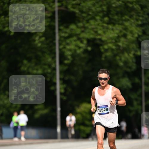 29.06.2025 - hella hamburg halbmarathon Dr. Thomas Lammeyer http://msf.ph/oto/8152913 29.06.2025 09:41:57 Kennedybrücke  meine-sportfotos.de