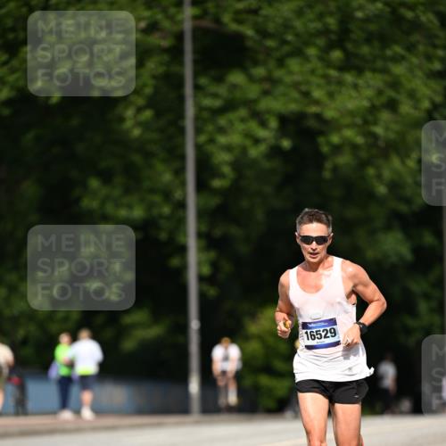 29.06.2025 - hella hamburg halbmarathon Dr. Thomas Lammeyer http://msf.ph/oto/8152917 29.06.2025 09:41:58 Kennedybrücke 4524 meine-sportfotos.de