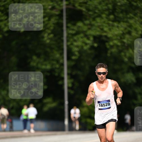 29.06.2025 - hella hamburg halbmarathon Dr. Thomas Lammeyer http://msf.ph/oto/8152921 29.06.2025 09:41:58 Kennedybrücke 4524 meine-sportfotos.de
