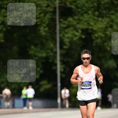 29.06.2025 - hella hamburg halbmarathon Dr. Thomas Lammeyer http://msf.ph/oto/8152926 29.06.2025 09:41:58 Kennedybrücke 4524 meine-sportfotos.de