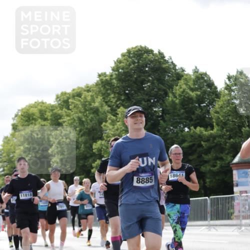 29.06.2025 - hella hamburg halbmarathon Jannik Wohlers http://msf.ph/oto/8152928 29.06.2025 10:15:31 Lombardsbrücke 1156, 1308, 1651, 2071, 2076, 2436, 3167, 4007, 4828, 5423, 7897, 7941, 7942, 8169, 8554, 8746, 8885, 9675, 9784, 10608, 11113, 11303, 11478, 11774, 11783, 11818, 12427, 12469, 12628, 13179, 13818, 13951, 14423, 14543, 14550, 14559, 15570, 15571, 15710, 15889, 15988, 16020, 16348, 16606, 16923, 17350, 17692, 18641, 18957, 19030 meine-sportfotos.de