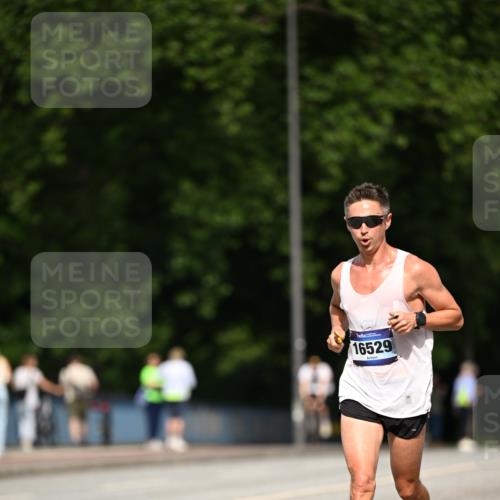 29.06.2025 - hella hamburg halbmarathon Dr. Thomas Lammeyer http://msf.ph/oto/8152935 29.06.2025 09:41:58 Kennedybrücke 4524 meine-sportfotos.de