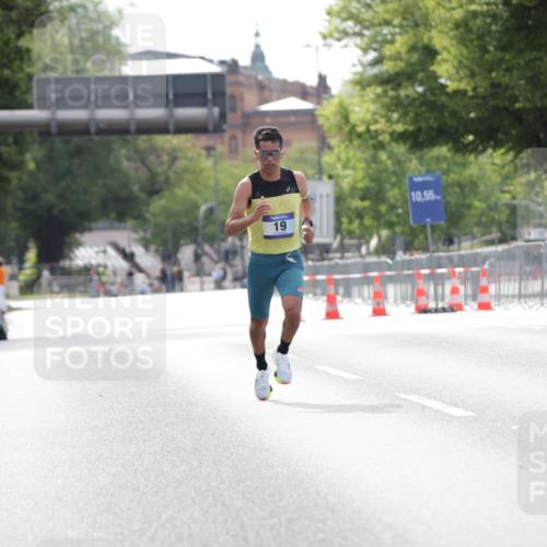 29.06.2025 - hella hamburg halbmarathon Jannik Wohlers http://msf.ph/oto/8152938 29.06.2025 09:32:11 Lombardsbrücke 14, 17, 19, 21 meine-sportfotos.de