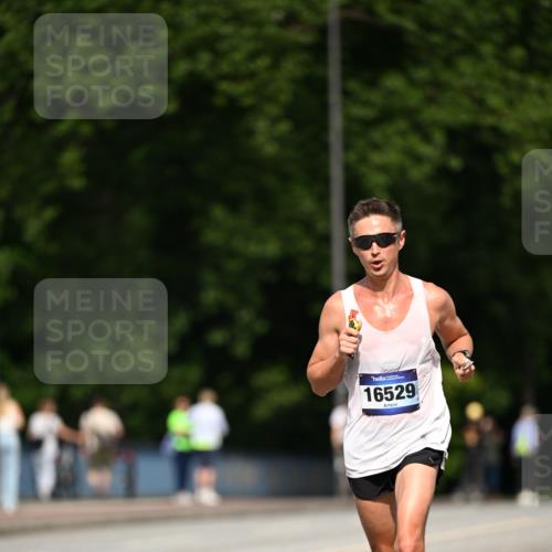 29.06.2025 - hella hamburg halbmarathon Dr. Thomas Lammeyer http://msf.ph/oto/8152947 29.06.2025 09:41:58 Kennedybrücke 4524 meine-sportfotos.de