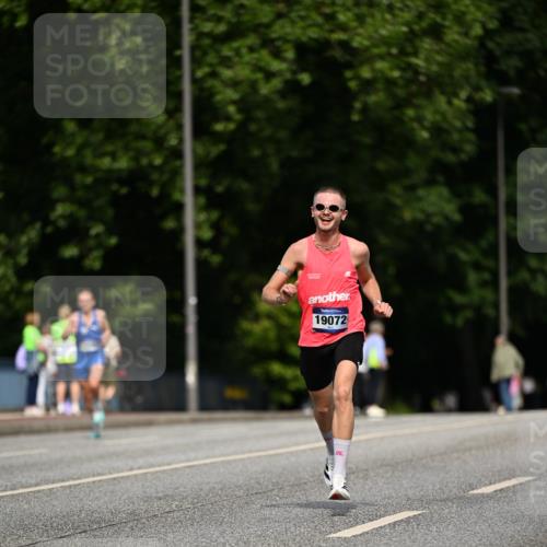 29.06.2025 - hella hamburg halbmarathon Dr. Thomas Lammeyer http://msf.ph/oto/8152950 29.06.2025 09:42:10 Kennedybrücke 4524 meine-sportfotos.de