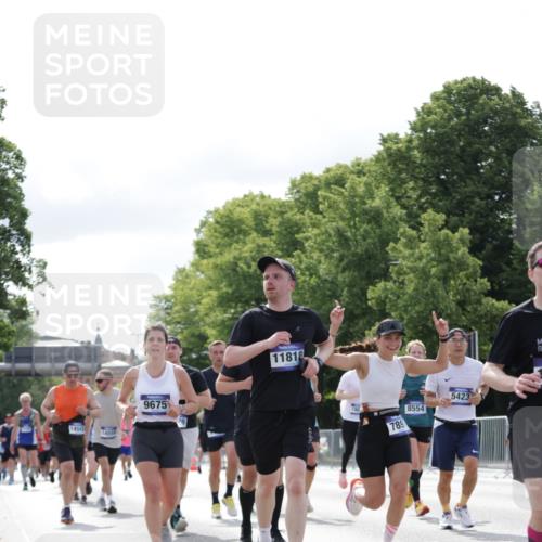 29.06.2025 - hella hamburg halbmarathon Jannik Wohlers http://msf.ph/oto/8152954 29.06.2025 10:15:32 Lombardsbrücke 1156, 1308, 1651, 2071, 2076, 2165, 2436, 3167, 4007, 4828, 5423, 7897, 7941, 7942, 8169, 8554, 8746, 8885, 9675, 9784, 10608, 11113, 11303, 11478, 11774, 11783, 11818, 12427, 12469, 12628, 13179, 13818, 13951, 14423, 14543, 14559, 15570, 15571, 15710, 15889, 15988, 16020, 16348, 16606, 16923, 17350, 17692, 18641, 18957, 19030 meine-sportfotos.de