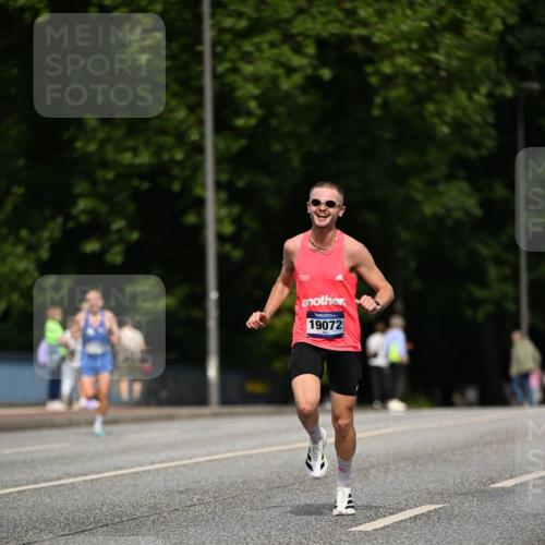 29.06.2025 - hella hamburg halbmarathon Dr. Thomas Lammeyer http://msf.ph/oto/8152959 29.06.2025 09:42:10 Kennedybrücke 4524 meine-sportfotos.de