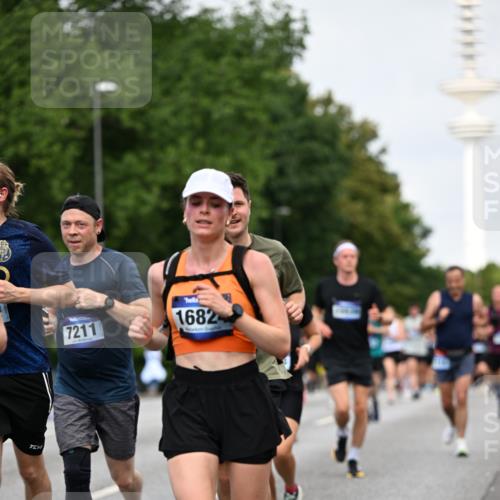 29.06.2025 - hella hamburg halbmarathon Dr. Thomas Lammeyer http://msf.ph/oto/8152972 29.06.2025 10:07:29 Kennedybrücke 1114, 1135, 1138, 1482, 1702, 1885, 2594, 2619, 2759, 2782, 2810, 3001, 3572, 3630, 4066, 4511, 4613, 6217, 6391, 7210, 7211, 7290, 7935, 8614, 9439, 9453, 9554, 10824 meine-sportfotos.de