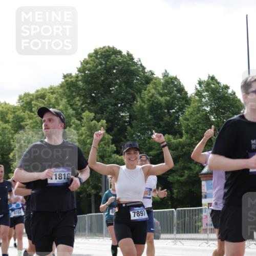 29.06.2025 - hella hamburg halbmarathon Jannik Wohlers http://msf.ph/oto/8152973 29.06.2025 10:15:33 Lombardsbrücke 1156, 1308, 1651, 2071, 2076, 2165, 2436, 3167, 4828, 5423, 7897, 7941, 7942, 8169, 8554, 8746, 8885, 9675, 9784, 10608, 11113, 11303, 11478, 11774, 11783, 11818, 12427, 12469, 12628, 13179, 13951, 14423, 14543, 14559, 15570, 15571, 15710, 15889, 15988, 16020, 16348, 16606, 16923, 17692, 18641, 18957, 19030 meine-sportfotos.de