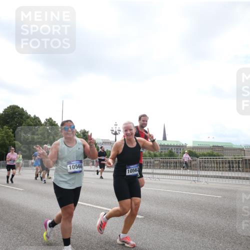 29.06.2025 - hella hamburg halbmarathon Jannik Wohlers http://msf.ph/oto/8152976 29.06.2025 10:44:43 Lombardsbrücke 1024, 1629, 1685, 1798, 2007, 2779, 3160, 3164, 3570, 3993, 4186, 4275, 4337, 4851, 5190, 6509, 6980, 7699, 7912, 8594, 8762, 8907, 10562, 10566, 10707, 11314, 11393, 12198, 12332, 12334, 12394, 12793, 12905, 13261, 13555, 13580, 14002, 14513, 14758, 14777, 15458, 15750, 15751, 15998, 16850, 17521, 18084, 18230, 18294 meine-sportfotos.de
