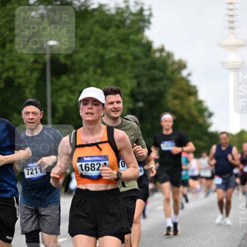 29.06.2025 - hella hamburg halbmarathon Dr. Thomas Lammeyer http://msf.ph/oto/8152980 29.06.2025 10:07:29 Kennedybrücke 1114, 1135, 1138, 1482, 1702, 1885, 2594, 2619, 2759, 2782, 2810, 3001, 3572, 3630, 4066, 4511, 4613, 6217, 6391, 7210, 7211, 7290, 7935, 8614, 9439, 9453, 9554, 10824 meine-sportfotos.de