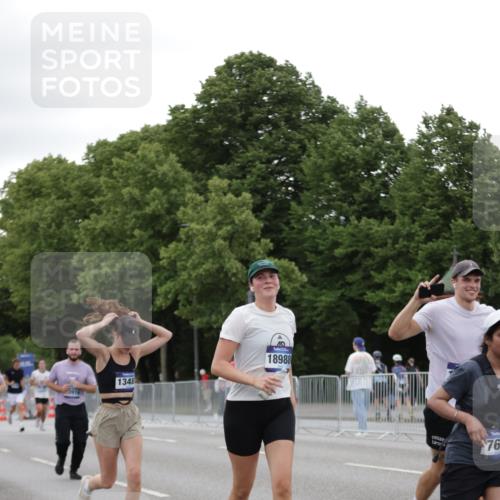 29.06.2025 - hella hamburg halbmarathon Jannik Wohlers http://msf.ph/oto/8152987 29.06.2025 10:52:42 Lombardsbrücke 2291, 2701, 2988, 3787, 4626, 5428, 6135, 6521, 7483, 7681, 10417, 10568, 10661, 11520, 11524, 13489, 13916, 13917, 14038, 14761, 14765, 14807, 14977, 14979, 16137, 16156, 16961, 18988 meine-sportfotos.de