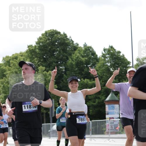 29.06.2025 - hella hamburg halbmarathon Jannik Wohlers http://msf.ph/oto/8152991 29.06.2025 10:15:33 Lombardsbrücke 1156, 1308, 1651, 2071, 2076, 2165, 2436, 3167, 4828, 5423, 7897, 7941, 7942, 8169, 8554, 8746, 8885, 9675, 9784, 10608, 11113, 11303, 11478, 11774, 11783, 11818, 12427, 12469, 12628, 13179, 13951, 14423, 14543, 14559, 15570, 15571, 15710, 15889, 15988, 16020, 16348, 16606, 16923, 17692, 18641, 18957, 19030 meine-sportfotos.de
