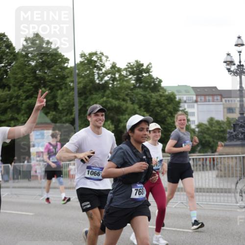 29.06.2025 - hella hamburg halbmarathon Jannik Wohlers http://msf.ph/oto/8152995 29.06.2025 10:52:43 Lombardsbrücke 2291, 2988, 3787, 4626, 5428, 6135, 6521, 7483, 7681, 10417, 10568, 10661, 11520, 11524, 13489, 13916, 13917, 14038, 14761, 14765, 14807, 14977, 14979, 16137, 16156, 16961, 17012, 17577, 18988 meine-sportfotos.de