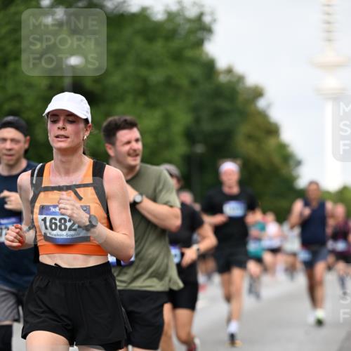 29.06.2025 - hella hamburg halbmarathon Dr. Thomas Lammeyer http://msf.ph/oto/8153002 29.06.2025 10:07:29 Kennedybrücke 1114, 1135, 1138, 1482, 1702, 1885, 2594, 2619, 2759, 2782, 2810, 3001, 3572, 3630, 4066, 4511, 4613, 6217, 6391, 7210, 7211, 7290, 7935, 8614, 9439, 9453, 9554, 10824 meine-sportfotos.de
