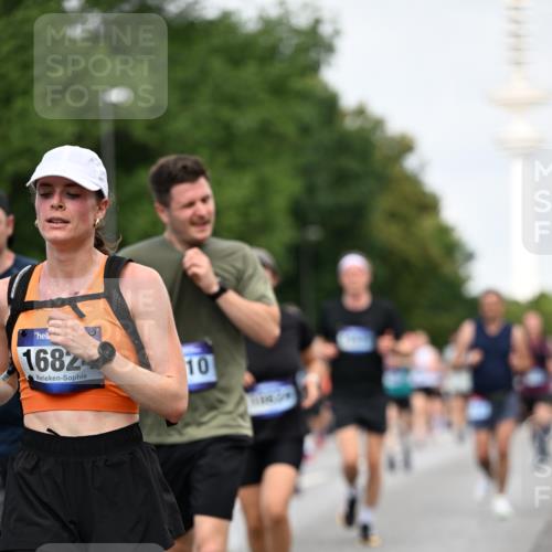 29.06.2025 - hella hamburg halbmarathon Dr. Thomas Lammeyer http://msf.ph/oto/8153015 29.06.2025 10:07:30 Kennedybrücke 1114, 1135, 1138, 1482, 1702, 1885, 2594, 2619, 2759, 2782, 2810, 3001, 3572, 3630, 4066, 4307, 4511, 4613, 6217, 6391, 7006, 7210, 7211, 7290, 7935, 8614, 9439, 9453, 9554, 10824 meine-sportfotos.de