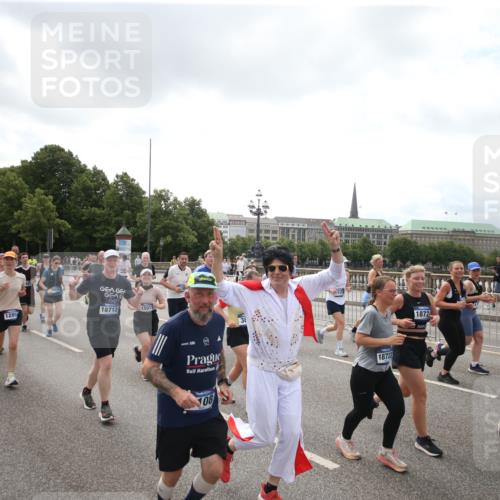 29.06.2025 - hella hamburg halbmarathon Jannik Wohlers http://msf.ph/oto/8153018 29.06.2025 10:45:00 Lombardsbrücke 1713, 1798, 2216, 2217, 2657, 2664, 2973, 3160, 3164, 3357, 3377, 3879, 3993, 4099, 4102, 4224, 4306, 4504, 4820, 4851, 5099, 5108, 5339, 5636, 5949, 6150, 6763, 6788, 6911, 6922, 6980, 7283, 7530, 7541, 7859, 8605, 9620, 10030, 10182, 10225, 10812, 11119, 11314, 11393, 11473, 11474, 11660, 11725, 11726, 12415, 12575, 12793, 12856, 12878, 12905, 13555, 13791, 13862, 14002, 14185, 14232, 14379, 14410, 14513, 14742, 15011, 15450, 15517, 15557, 15692, 15751, 18264 meine-sportfotos.de
