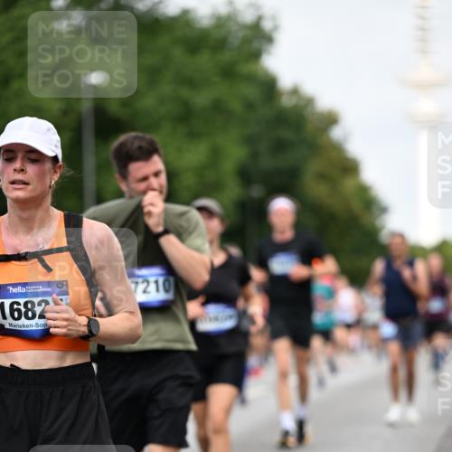 29.06.2025 - hella hamburg halbmarathon Dr. Thomas Lammeyer http://msf.ph/oto/8153022 29.06.2025 10:07:30 Kennedybrücke 1114, 1135, 1138, 1482, 1702, 1885, 2594, 2619, 2759, 2782, 2810, 3001, 3572, 3630, 4066, 4307, 4511, 4613, 6217, 6391, 7006, 7210, 7211, 7290, 7935, 8614, 9439, 9453, 9554, 10824 meine-sportfotos.de