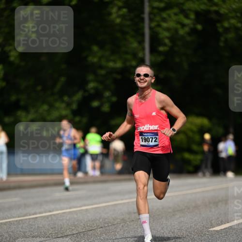 29.06.2025 - hella hamburg halbmarathon Dr. Thomas Lammeyer http://msf.ph/oto/8153028 29.06.2025 09:42:11 Kennedybrücke 4524 meine-sportfotos.de