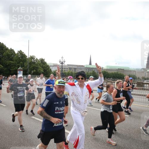 29.06.2025 - hella hamburg halbmarathon Jannik Wohlers http://msf.ph/oto/8153031 29.06.2025 10:45:00 Lombardsbrücke 1713, 1798, 2216, 2217, 2657, 2664, 2973, 3160, 3164, 3357, 3377, 3879, 3993, 4099, 4102, 4224, 4306, 4504, 4820, 4851, 5099, 5108, 5339, 5636, 5949, 6150, 6763, 6788, 6911, 6922, 6980, 7283, 7530, 7541, 7859, 8605, 9620, 10030, 10182, 10225, 10812, 11119, 11314, 11393, 11473, 11474, 11660, 11725, 11726, 12415, 12575, 12793, 12856, 12878, 12905, 13555, 13791, 13862, 14002, 14185, 14232, 14379, 14410, 14513, 14742, 15011, 15450, 15517, 15557, 15692, 15751, 18264 meine-sportfotos.de