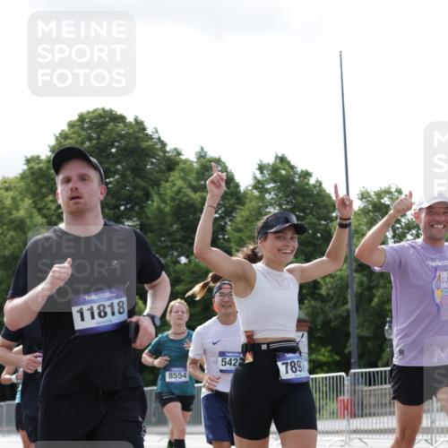 29.06.2025 - hella hamburg halbmarathon Jannik Wohlers http://msf.ph/oto/8153033 29.06.2025 10:15:34 Lombardsbrücke 1156, 1308, 1651, 2071, 2076, 2165, 2436, 3167, 4828, 5046, 5423, 7897, 7941, 7942, 8169, 8554, 8746, 8885, 9675, 9784, 10608, 11113, 11303, 11478, 11774, 11783, 11818, 12427, 12469, 12628, 14423, 14543, 14559, 15571, 15710, 15889, 15988, 16020, 16348, 16606, 16923, 17692, 18641, 18957, 19030 meine-sportfotos.de