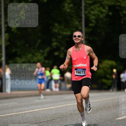 29.06.2025 - hella hamburg halbmarathon Dr. Thomas Lammeyer http://msf.ph/oto/8153041 29.06.2025 09:42:11 Kennedybrücke 4524 meine-sportfotos.de