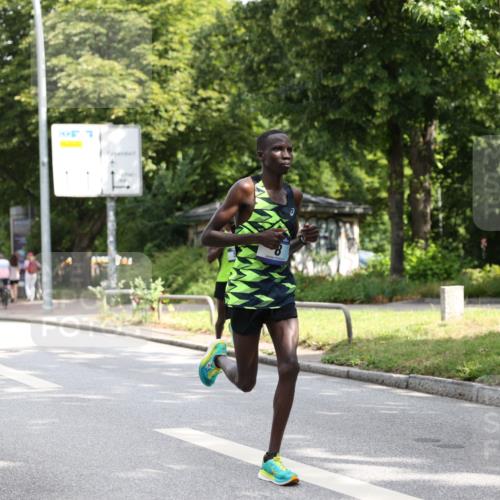 29.06.2025 - hella hamburg halbmarathon Yannick Fuchs http://msf.ph/oto/8153057 29.06.2025 10:00:44 20KM 8, 20, 58, 59 meine-sportfotos.de