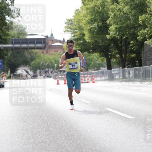29.06.2025 - hella hamburg halbmarathon Jannik Wohlers http://msf.ph/oto/8153061 29.06.2025 09:32:13 Lombardsbrücke 14, 17, 19, 21 meine-sportfotos.de