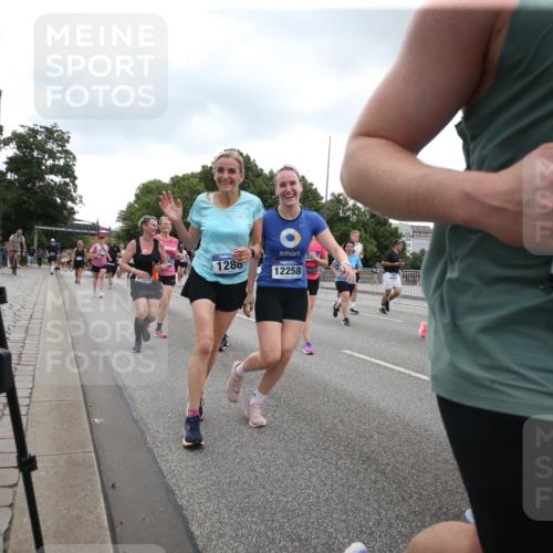 29.06.2025 - hella hamburg halbmarathon Jannik Wohlers http://msf.ph/oto/8153063 29.06.2025 10:46:40 Lombardsbrücke 1073, 1185, 1286, 1593, 1607, 1720, 1961, 2211, 2327, 2537, 2555, 2556, 2665, 2981, 4239, 4483, 5111, 5114, 5796, 5953, 6485, 6496, 7073, 7430, 7431, 8131, 8486, 8684, 8706, 8967, 9050, 9139, 9557, 9743, 9758, 9774, 9949, 10514, 10515, 11618, 11621, 12258, 12538, 12630, 12989, 13172, 13430, 13431, 13756, 14370, 14680, 14891, 15806, 15865, 16077, 16684, 16836, 17015, 17288, 17356, 18147, 18315, 18403, 18654, 18674, 18950 meine-sportfotos.de