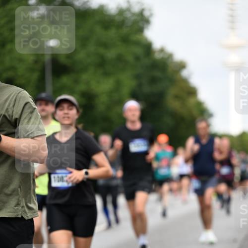 29.06.2025 - hella hamburg halbmarathon Dr. Thomas Lammeyer http://msf.ph/oto/8153075 29.06.2025 10:07:31 Kennedybrücke 1114, 1135, 1138, 1482, 1702, 1885, 2594, 2759, 2782, 2810, 3001, 3572, 3630, 4066, 4307, 4511, 4613, 6217, 6391, 7006, 7210, 7211, 7290, 7306, 7935, 8614, 9439, 9453, 9554, 10824 meine-sportfotos.de