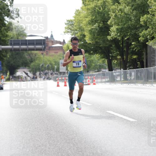 29.06.2025 - hella hamburg halbmarathon Jannik Wohlers http://msf.ph/oto/8153077 29.06.2025 09:32:13 Lombardsbrücke 14, 17, 19, 21 meine-sportfotos.de