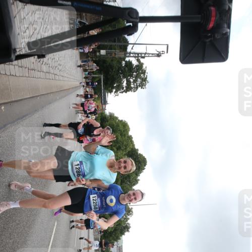 29.06.2025 - hella hamburg halbmarathon Jannik Wohlers http://msf.ph/oto/8153080 29.06.2025 10:46:40 Lombardsbrücke 1073, 1185, 1286, 1593, 1607, 1720, 1961, 2211, 2327, 2537, 2555, 2556, 2665, 2981, 4239, 4483, 5111, 5114, 5796, 5953, 6485, 6496, 7073, 7430, 7431, 8131, 8486, 8684, 8706, 8967, 9050, 9139, 9557, 9743, 9758, 9774, 9949, 10514, 10515, 11618, 11621, 12258, 12538, 12630, 12989, 13172, 13430, 13431, 13756, 14370, 14680, 14891, 15806, 15865, 16077, 16684, 16836, 17015, 17288, 17356, 18147, 18315, 18403, 18654, 18674, 18950 meine-sportfotos.de