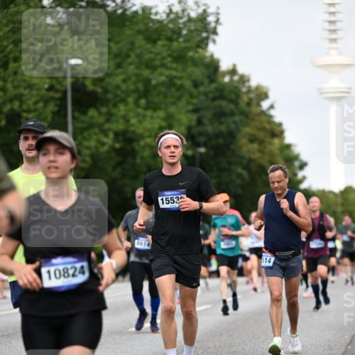 29.06.2025 - hella hamburg halbmarathon Dr. Thomas Lammeyer http://msf.ph/oto/8153081 29.06.2025 10:07:31 Kennedybrücke 1114, 1135, 1138, 1482, 1702, 1885, 2594, 2759, 2782, 2810, 3001, 3572, 3630, 4066, 4307, 4511, 4613, 6217, 6391, 7006, 7210, 7211, 7290, 7306, 7935, 8614, 9439, 9453, 9554, 10824 meine-sportfotos.de
